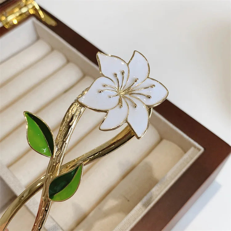 Elegant Gold Flower Metal Hair Claw - Women’s Barrette & Ponytail Clip