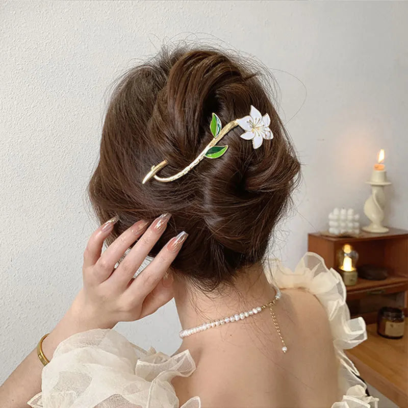 Elegant Gold Flower Metal Hair Claw - Women’s Barrette & Ponytail Clip