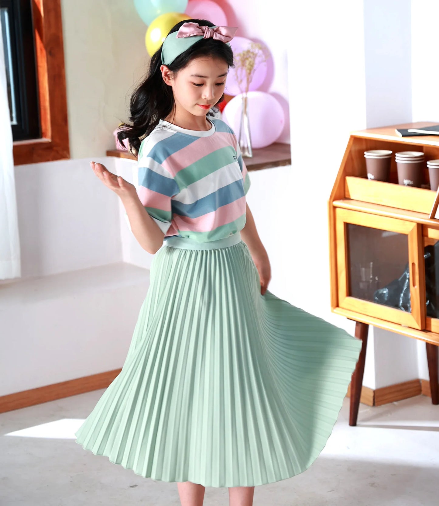 Girls' Elegant White Pleated Long Skirt