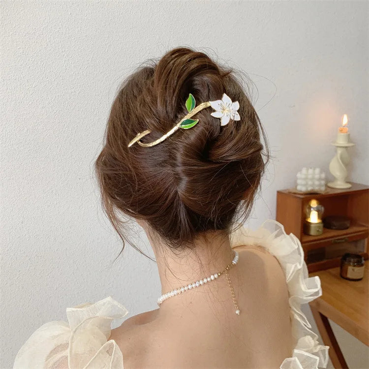 Elegant Gold Flower Metal Hair Claw - Women’s Barrette & Ponytail Clip